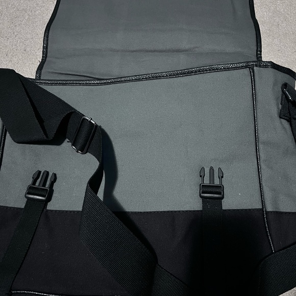 Stylish Black and Multicolor Boston Subway Map Print Messenger Bag, NWT - Picture 2 of 4